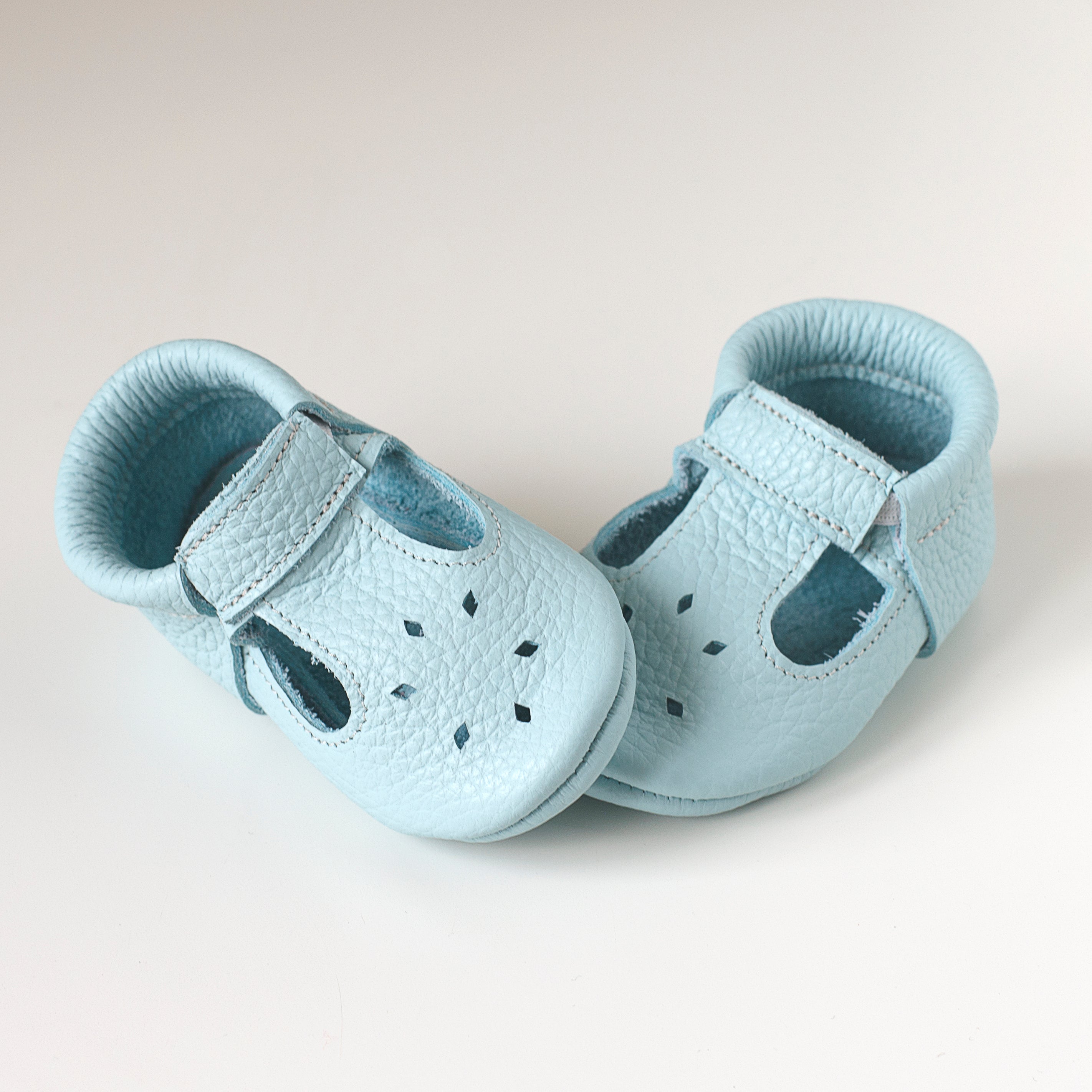 T-strap baby moccasins – Littlebeemocs
