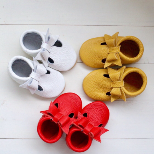 Bow moccasins