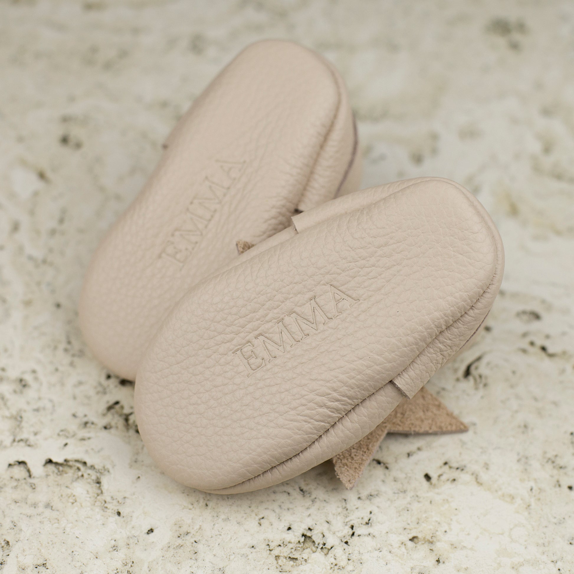 <img src="baby_shoes_personalization.jpg" alt="baby shoes personalization">